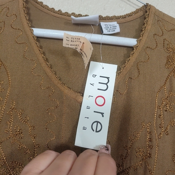 more by Lata Blouse Women Small Kakhy Floral Embroidered Button Romantic Edge Em - Picture 10 of 14